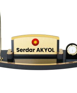 Kişiye Özel Ahşap Masa İsimliği – Logo ve İsim Baskılı | Şık Ofis Hediyesi & Yeni İş Hediyeleri