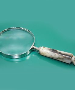 Pirinç Büyüteç – Klasik Masaüstü Okuma ve Koleksiyon Aksesuarı